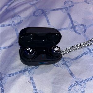 JBL Glossy Black True Wireless Earbuds